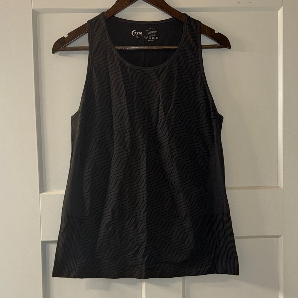 Zyia Women's Black Patterned Tank Top